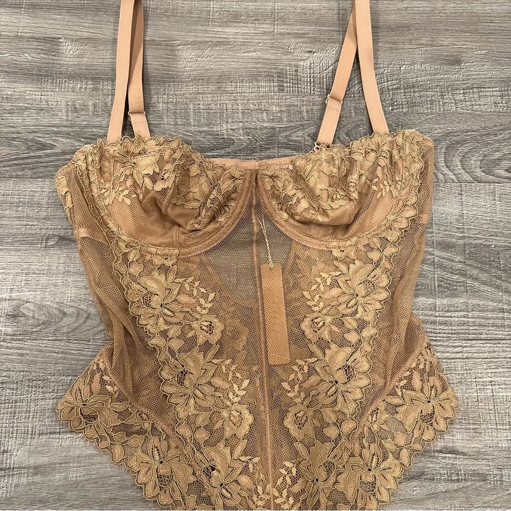 SKIMS lace balconette bodysuit - Picture 3 of 7